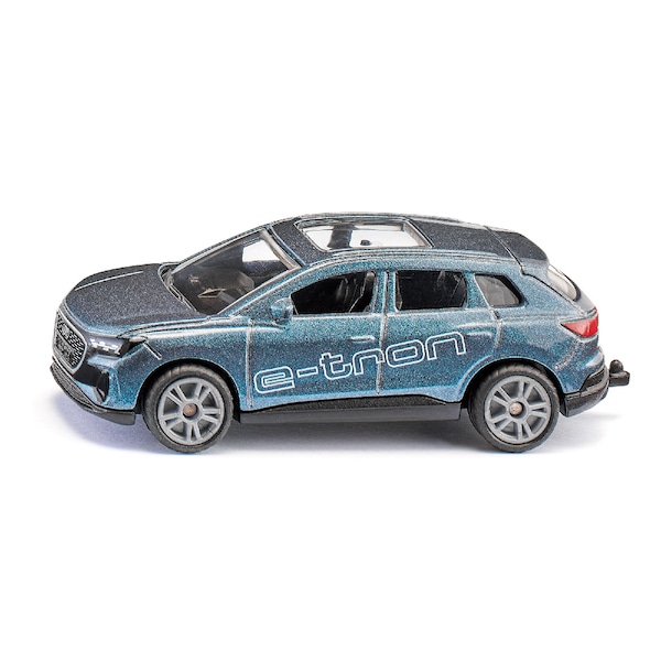 �A�E�f�B Q4 e-tron